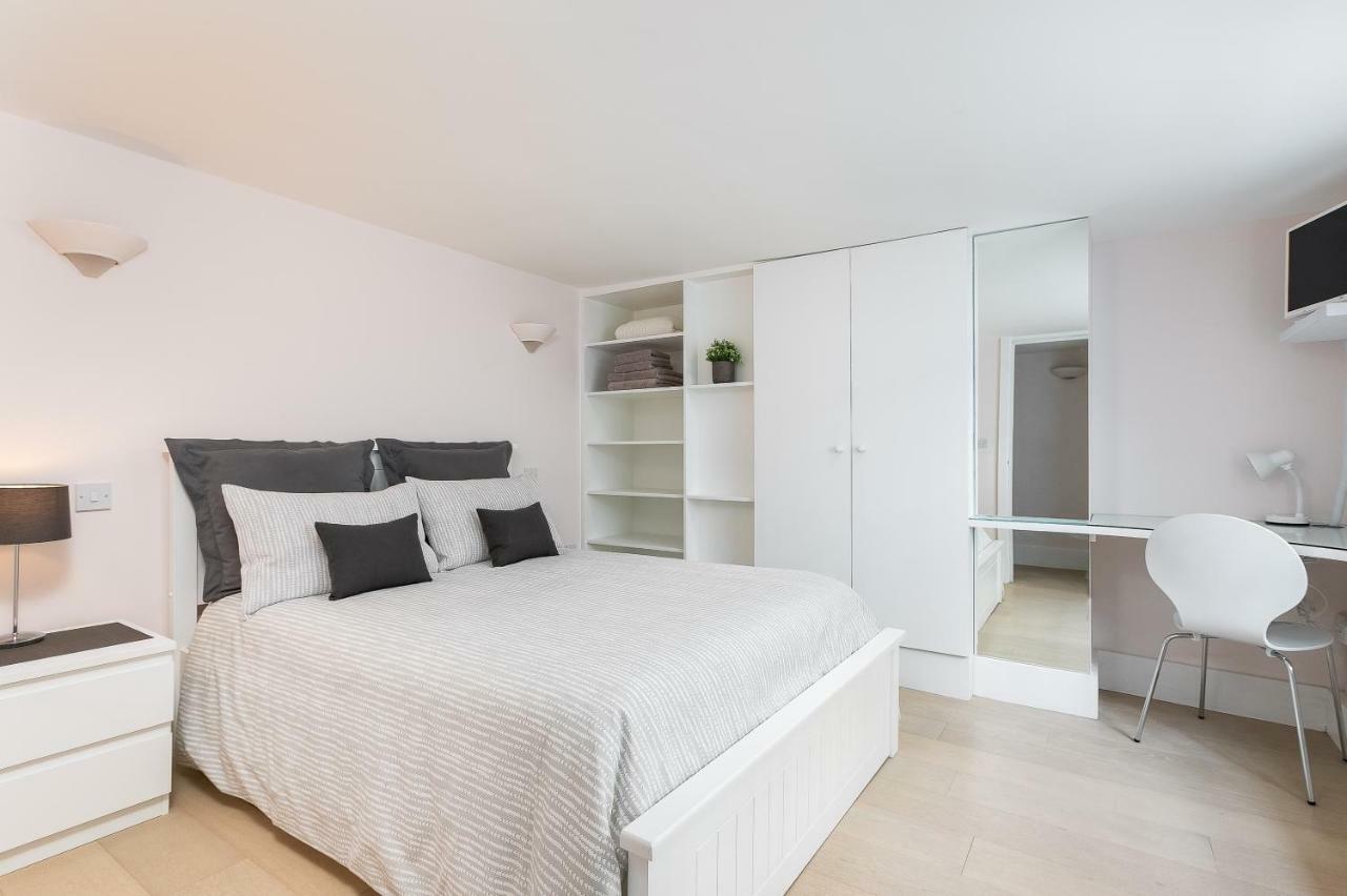 Apartment With Private Patio, And Park Across The Road (Adults Only) Londra Exterior foto