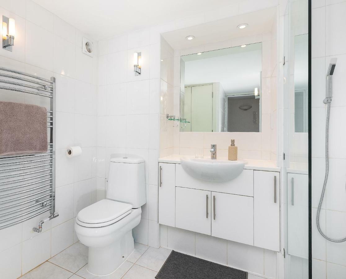Apartment With Private Patio, And Park Across The Road (Adults Only) Londra Exterior foto