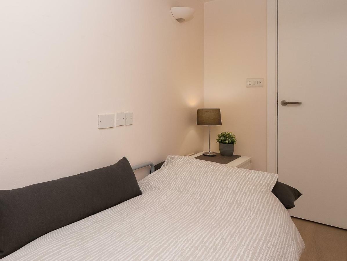 Apartment With Private Patio, And Park Across The Road (Adults Only) Londra Exterior foto