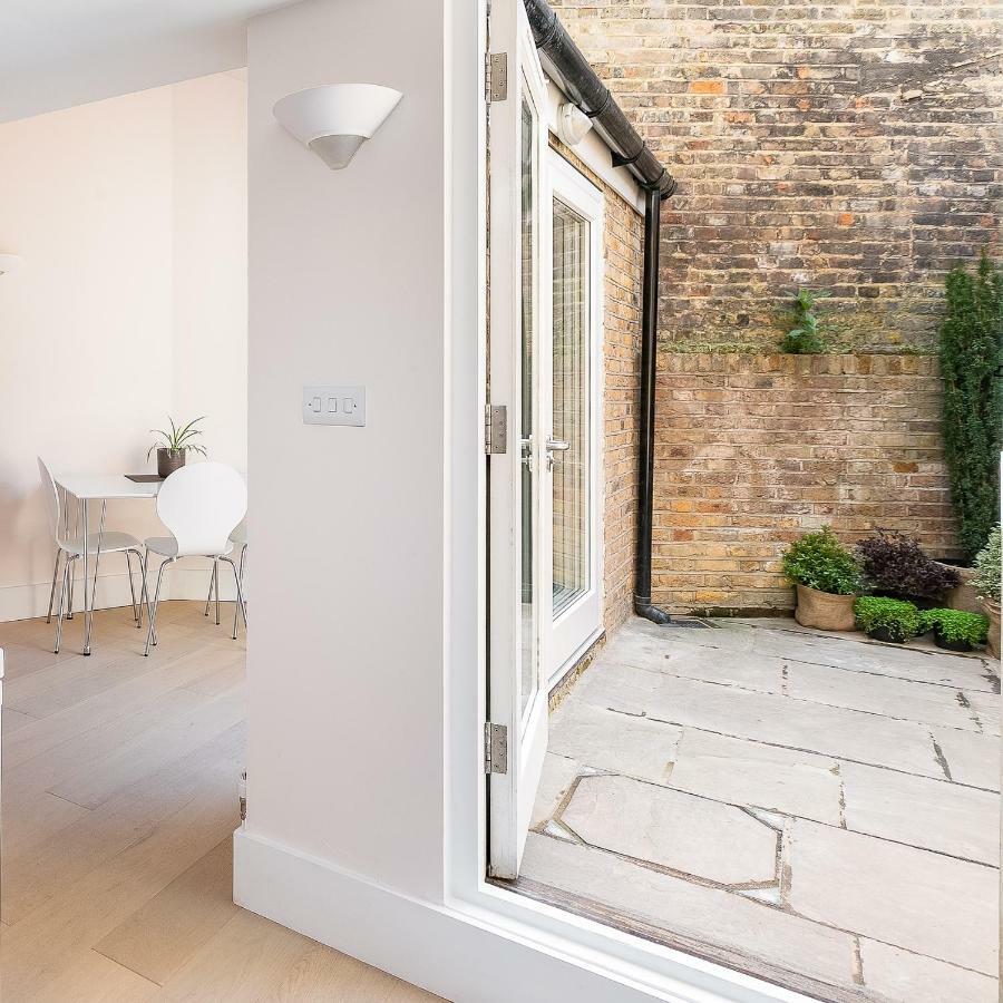 Apartment With Private Patio, And Park Across The Road (Adults Only) Londra Exterior foto